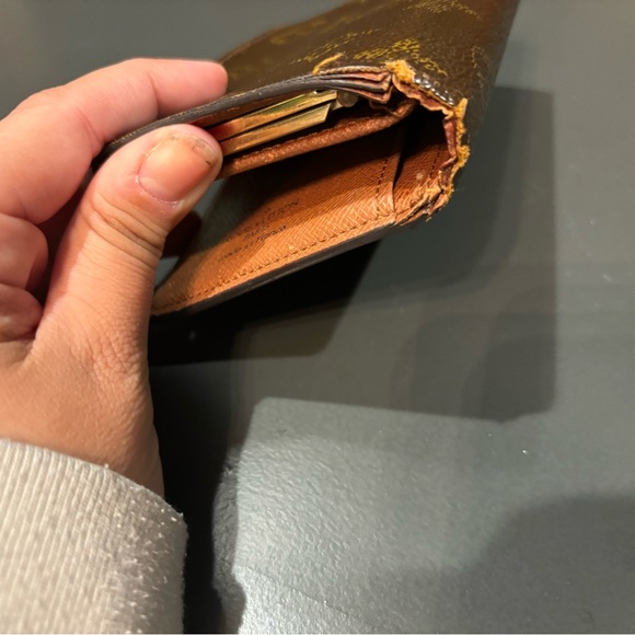 Louis Vuitton Kiss lock Wallet - Picture 5 of 7